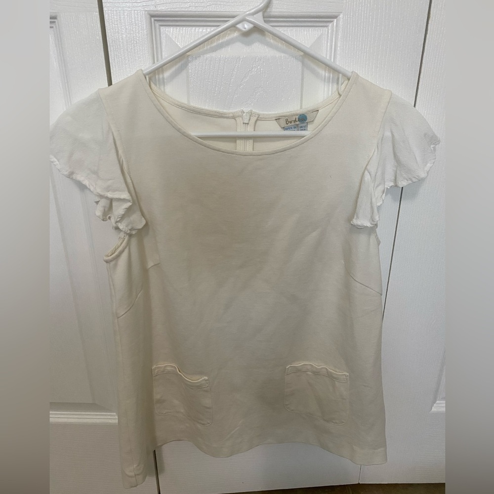 Boden shirt with front pockets and flutter sleeves